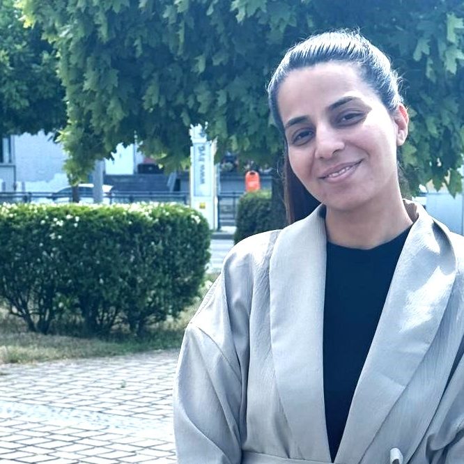 Foto: Teilnehmerin in Berlin beim Kleingruppen- Sprachwandern